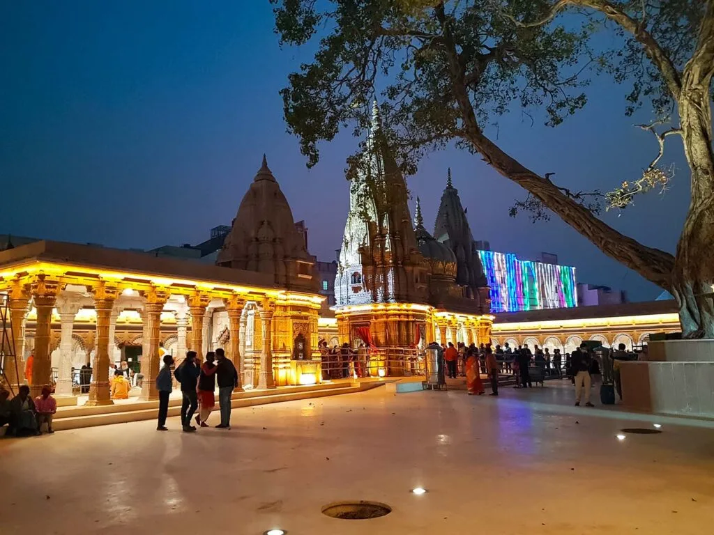 वाराणसी के प्रसिद्ध मंदिर 1 श्री काशी विश्वनाथ मंदिर