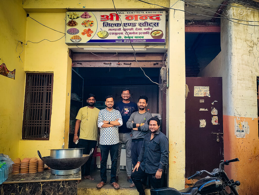 मलइयो: विश्वप्रसिद्ध बनारसी मिठाई 3 बनारस की गलियों में स्थित मलइयो की पारंपरिक दूकान