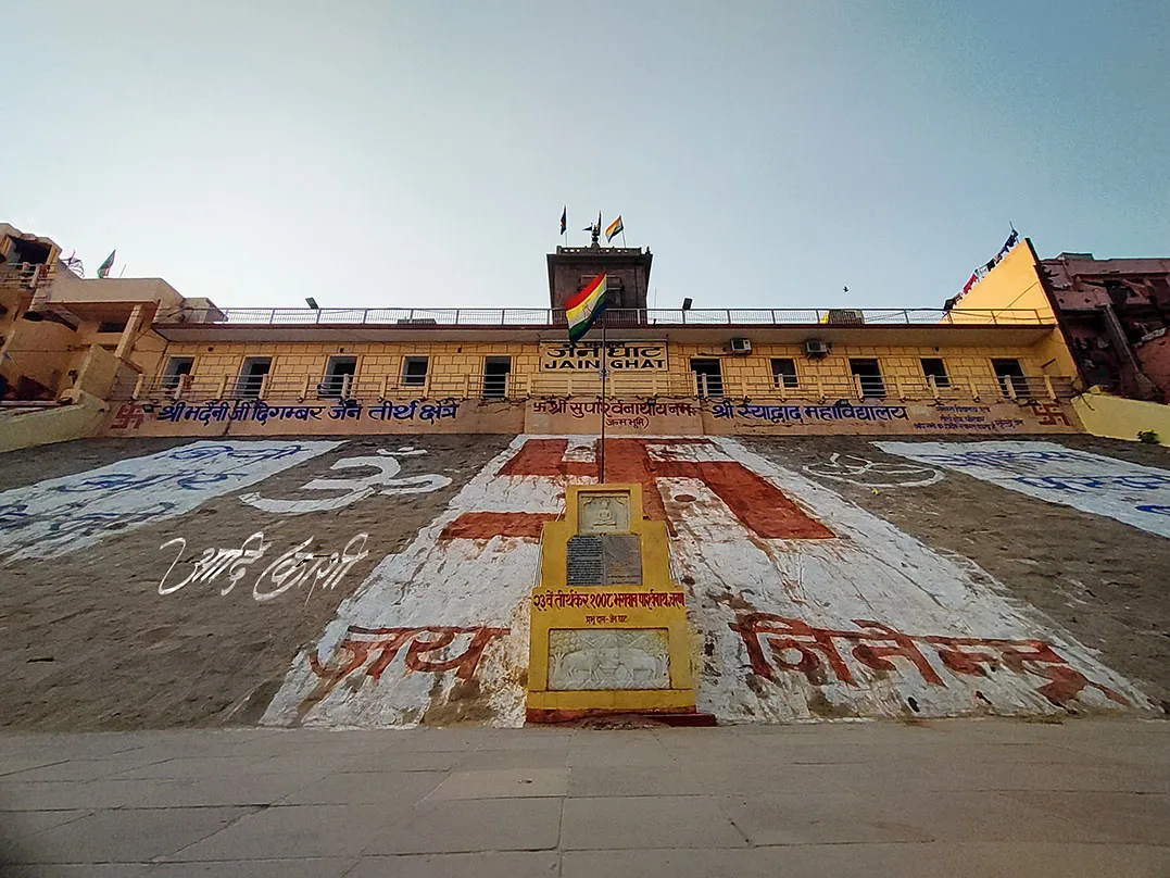 वाराणसी के सभी घाट: इतिहास और महत्व 9 जैन घाट