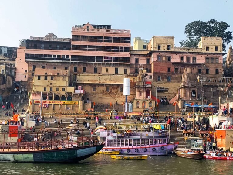 वाराणसी के सभी घाट: इतिहास और महत्व 36 अहिल्याबाई घाट